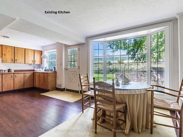 Photo 8 at 285 Pinetree Way, Mineola, Mississauga