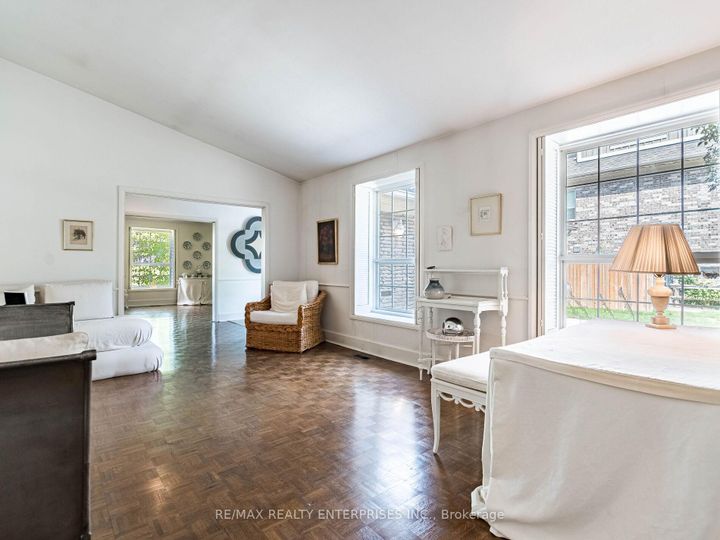 Photo 9 at 285 Pinetree Way, Mineola, Mississauga