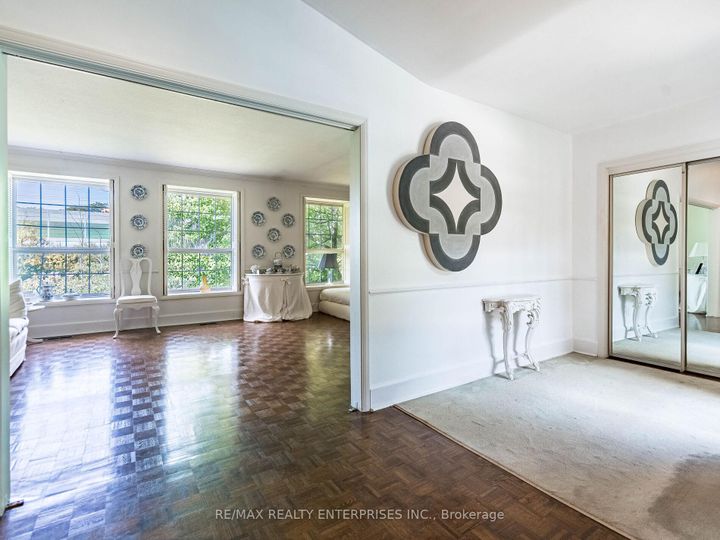 Photo 10 at 285 Pinetree Way, Mineola, Mississauga