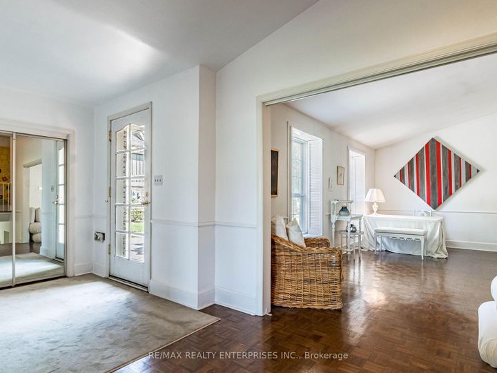 Photo 11 at 285 Pinetree Way, Mineola, Mississauga