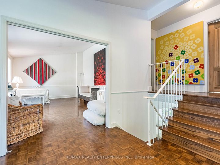 Photo 12 at 285 Pinetree Way, Mineola, Mississauga