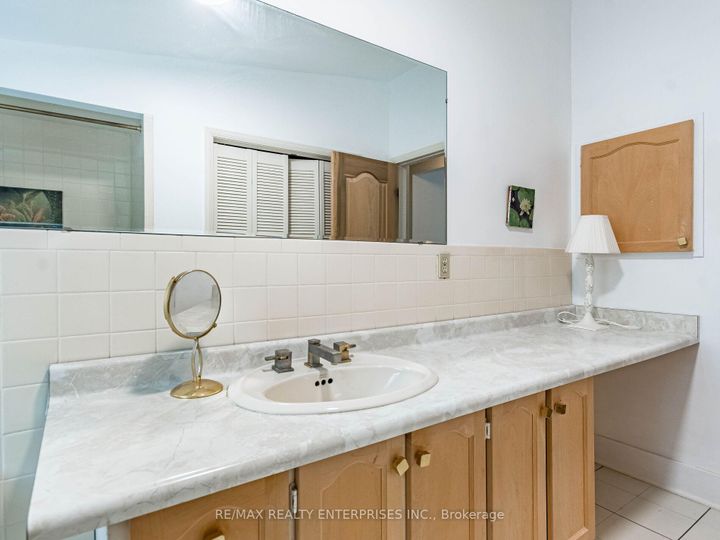 Photo 19 at 285 Pinetree Way, Mineola, Mississauga