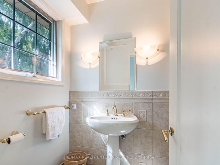 Photo 31 at 285 Pinetree Way, Mineola, Mississauga