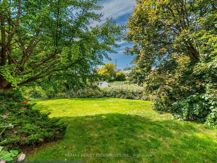 Photo 33 at 285 Pinetree Way, Mineola, Mississauga