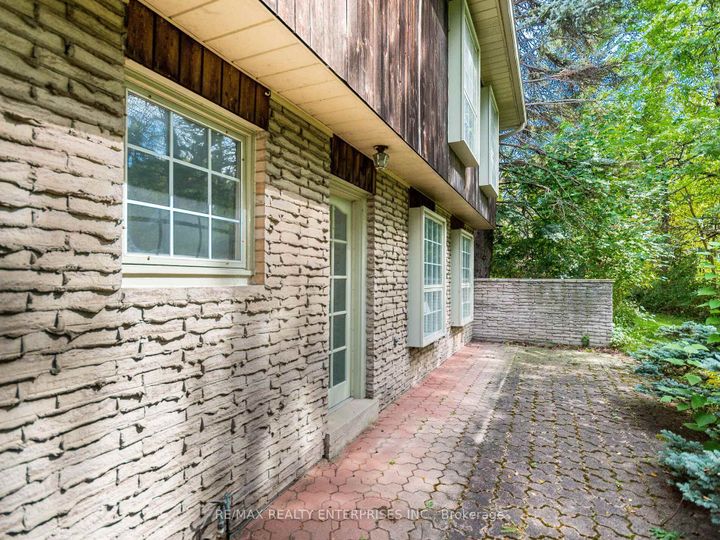 Photo 35 at 285 Pinetree Way, Mineola, Mississauga