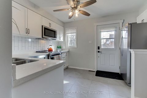 Photo 2 at 78 - 2 Hedge End Road, Rouge E11, Toronto