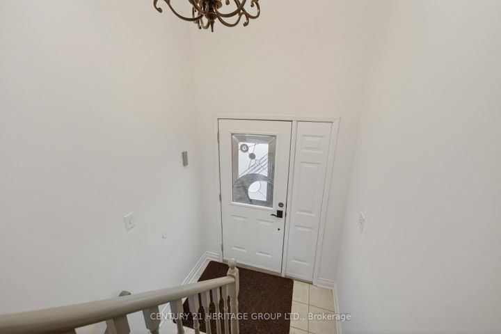 Photo 3 at 111 Ondrey Street, Bradford, Bradford West Gwillimbury