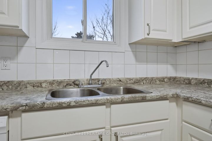 Photo 7 at 111 Ondrey Street, Bradford, Bradford West Gwillimbury