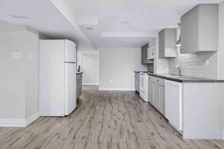 Photo 30 at 111 Ondrey Street, Bradford, Bradford West Gwillimbury