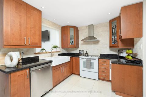 Photo 2 at 36 Brougham Drive, East Woodbridge, Vaughan