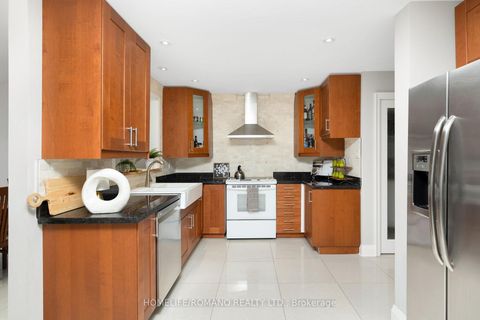 Photo 3 at 36 Brougham Drive, East Woodbridge, Vaughan