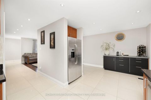 Photo 4 at 36 Brougham Drive, East Woodbridge, Vaughan