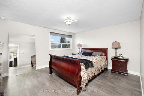 Photo 15 at 36 Brougham Drive, East Woodbridge, Vaughan