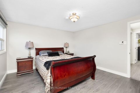 Photo 16 at 36 Brougham Drive, East Woodbridge, Vaughan