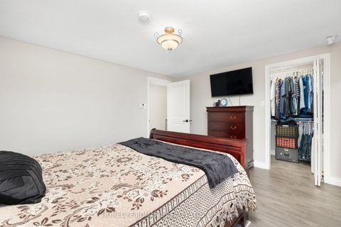 Photo 17 at 36 Brougham Drive, East Woodbridge, Vaughan