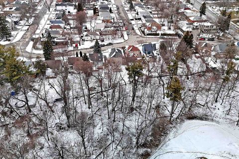 Photo 15 at 49 Dolphin Drive, Birchmount, Toronto