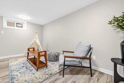 Photo 10 at 6 Newton Street, Wellington, Barrie