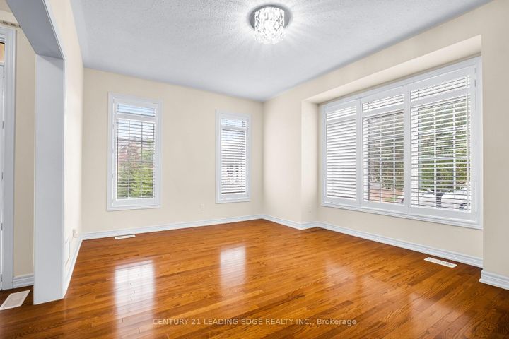 Photo 2 at 35 Lobelia Street, Wellington, Brampton