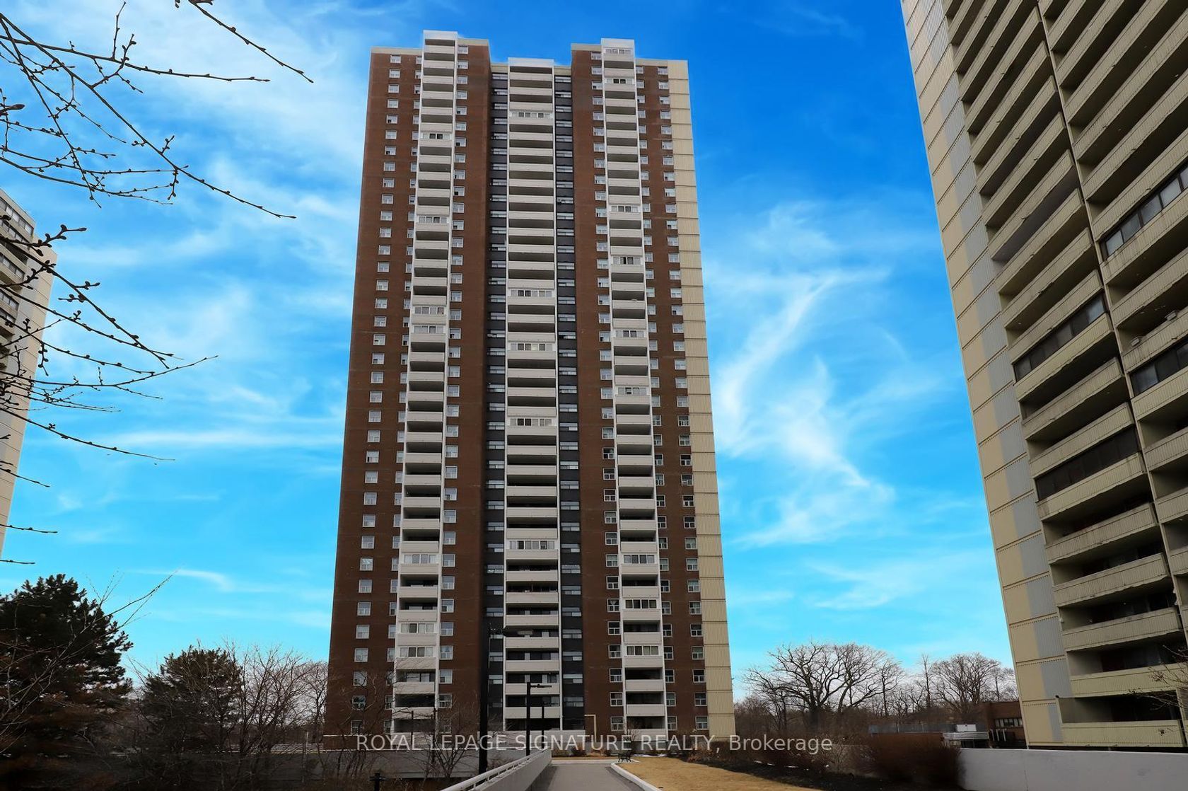 2202 - 3 Massey Square, Crescent Town, Toronto 