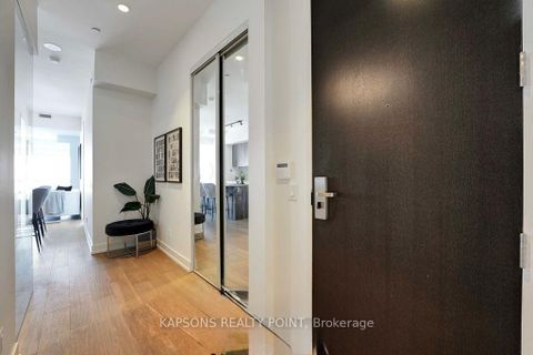 Photo 3 at 6512 - 7 Grenville Street, Bay Street Corridor, Toronto