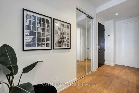 Photo 4 at 6512 - 7 Grenville Street, Bay Street Corridor, Toronto