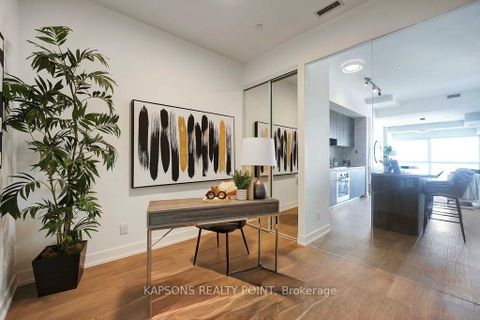 Photo 5 at 6512 - 7 Grenville Street, Bay Street Corridor, Toronto