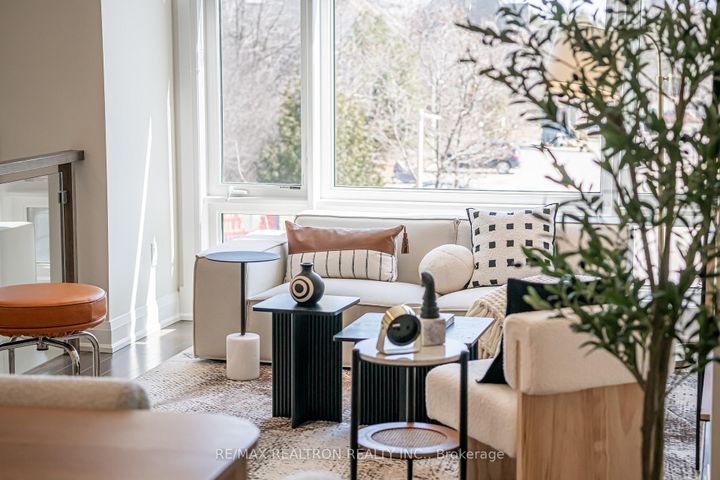 Photo 5 at 10 Hesperus Road, Patterson, Vaughan