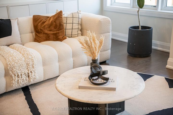 Photo 22 at 10 Hesperus Road, Patterson, Vaughan