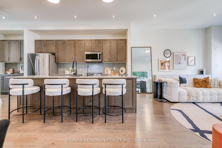 Photo 24 at 10 Hesperus Road, Patterson, Vaughan