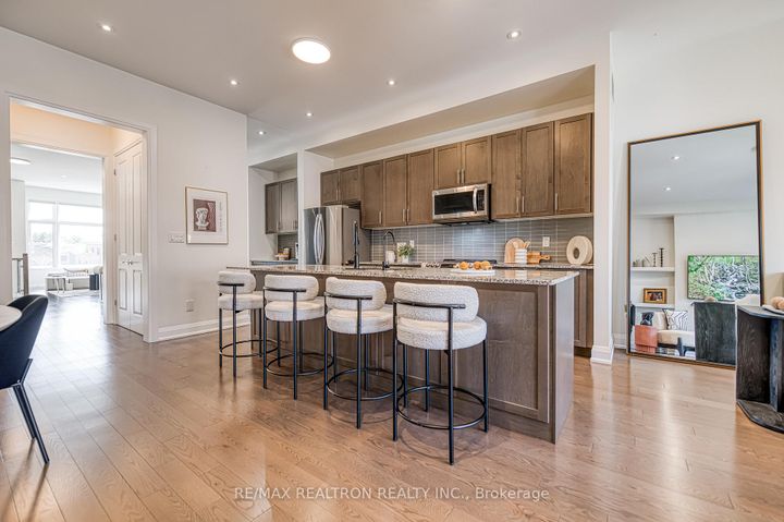 Photo 25 at 10 Hesperus Road, Patterson, Vaughan