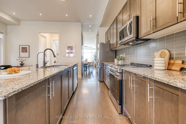 Photo 28 at 10 Hesperus Road, Patterson, Vaughan