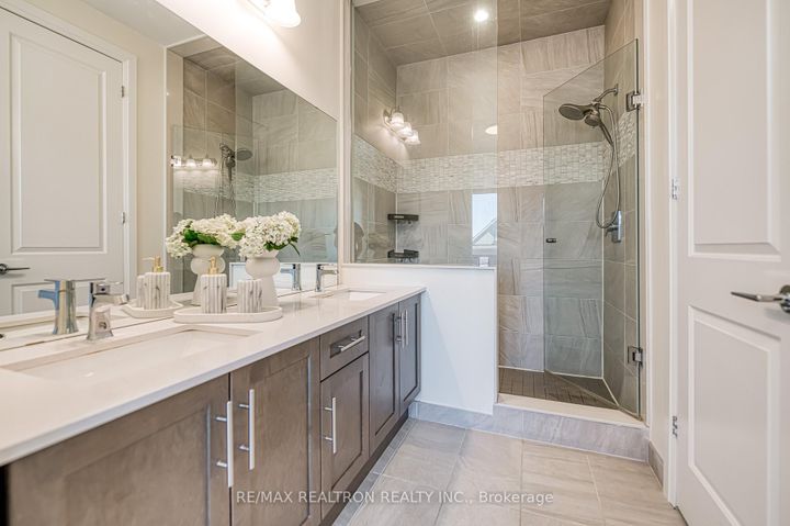 Photo 33 at 10 Hesperus Road, Patterson, Vaughan