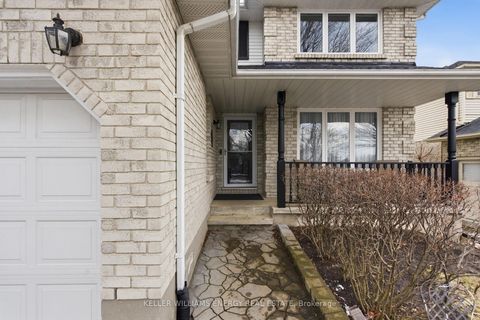 Photo 2 at 555 Peggoty Circle, Eastdale, Oshawa