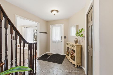 Photo 3 at 555 Peggoty Circle, Eastdale, Oshawa