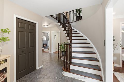 Photo 4 at 555 Peggoty Circle, Eastdale, Oshawa