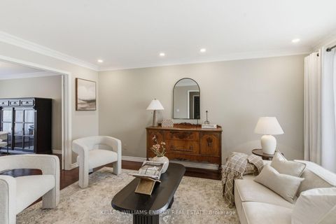 Photo 7 at 555 Peggoty Circle, Eastdale, Oshawa