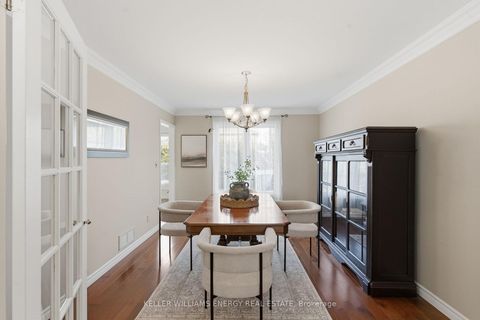 Photo 9 at 555 Peggoty Circle, Eastdale, Oshawa