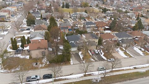 Photo 37 at 555 Peggoty Circle, Eastdale, Oshawa