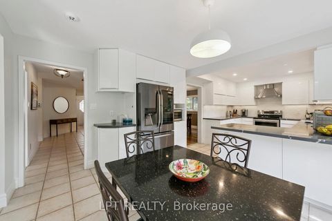 Photo 9 at 1823 The Chase, Central Erin Mills, Mississauga