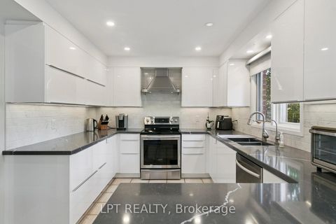 Photo 11 at 1823 The Chase, Central Erin Mills, Mississauga