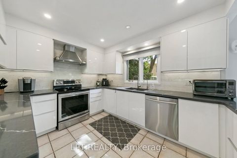 Photo 12 at 1823 The Chase, Central Erin Mills, Mississauga