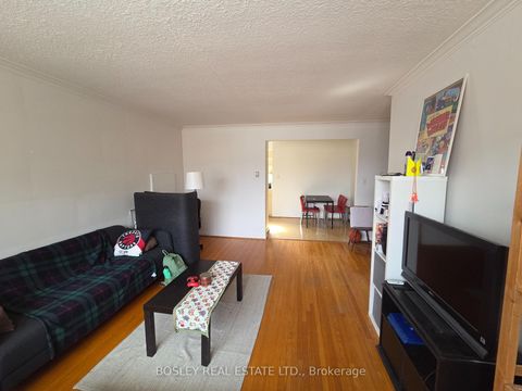 Photo 2 at 543 Davisville Avenue, Mount Pleasant East, Toronto