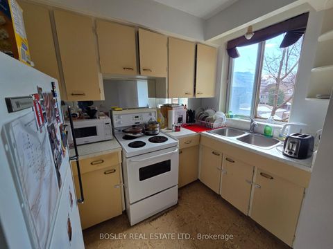 Photo 4 at 545 Davisville Avenue, Mount Pleasant East, Toronto