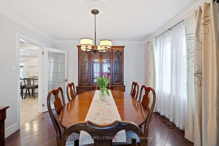 Photo 6 at 4 Marchmount Crescent, Central Park, Brampton