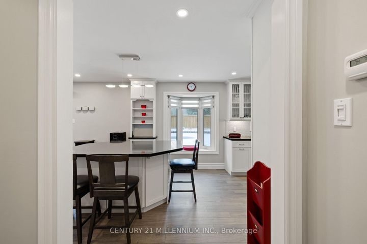 Photo 7 at 4 Marchmount Crescent, Central Park, Brampton