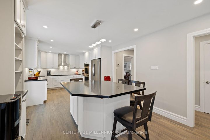 Photo 9 at 4 Marchmount Crescent, Central Park, Brampton