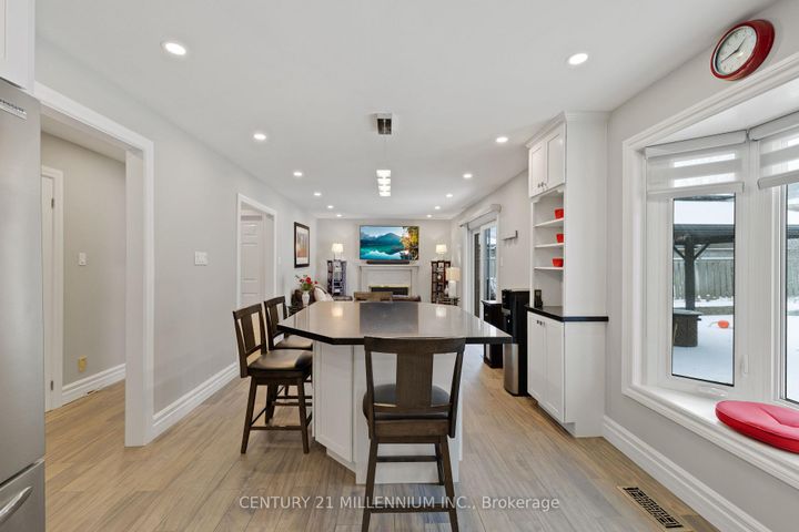 Photo 12 at 4 Marchmount Crescent, Central Park, Brampton