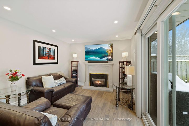 Photo 14 at 4 Marchmount Crescent, Central Park, Brampton