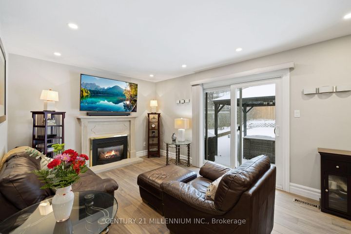 Photo 15 at 4 Marchmount Crescent, Central Park, Brampton