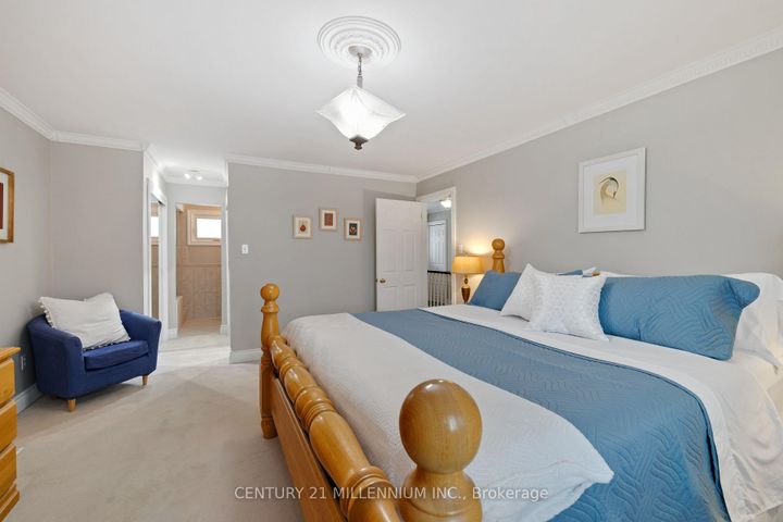 Photo 19 at 4 Marchmount Crescent, Central Park, Brampton